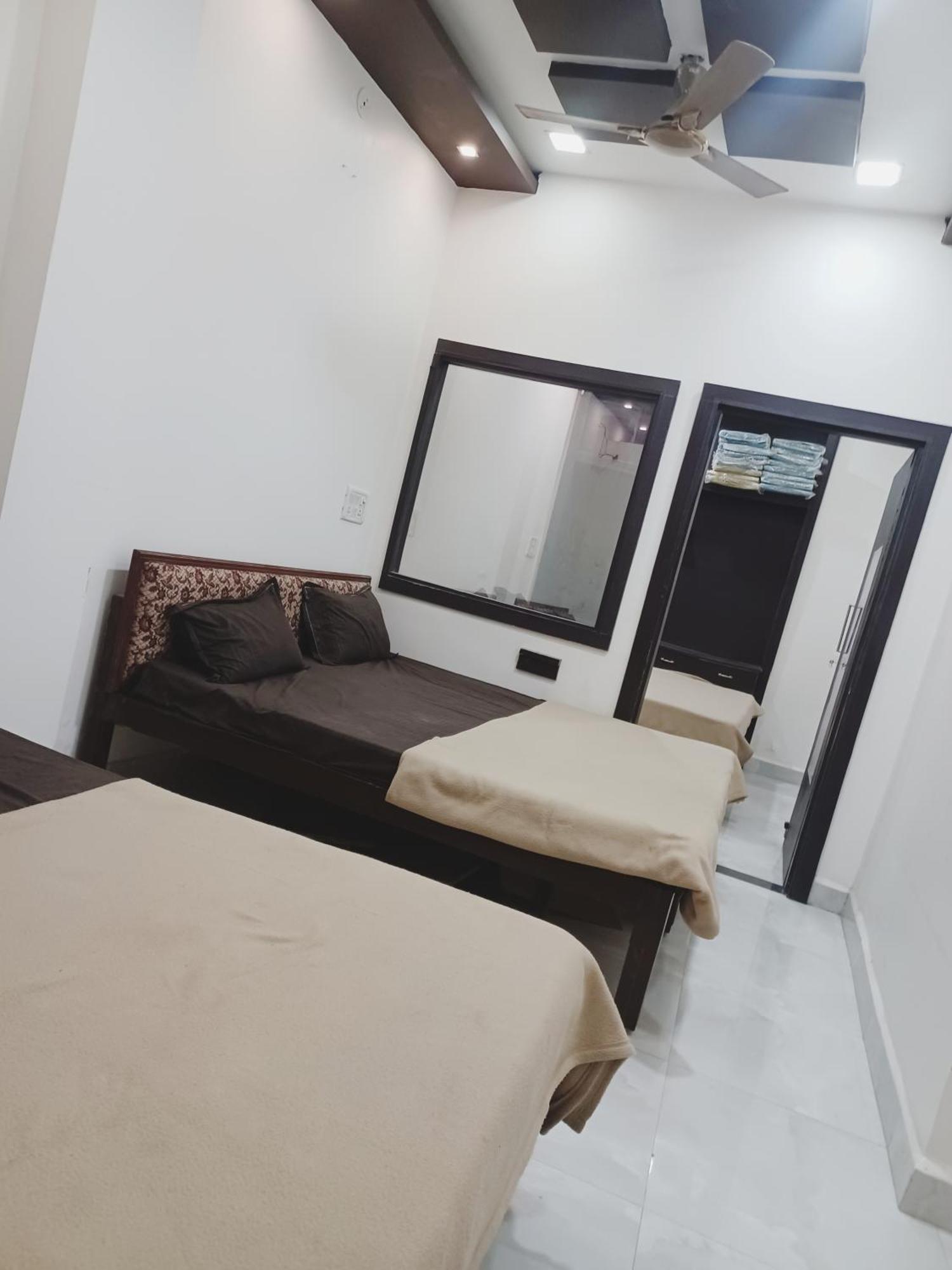 Hotel Prakash Palace Ujjain Extérieur photo